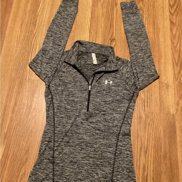 Women’s Gym sweaters size SM/P  brand heat gear color gray and white long sleeve - Picture 1 of 10